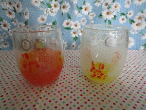 Ｂ１『オレンジ色に水玉模様の泡ガラスのロックグラス＆イエローに水玉模様の泡ガラスのロックグラス～２個まとめて』～箱なし　ベトナム製