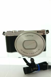 Nikon◆ミラーレスデジタル一眼カメラ Nikon 1 J5 標準パワーズームレンズキット [シルバー]