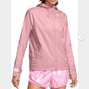 新品未使用!NIKE ナイキ ウィンドブレーカー エッセンシャル ランニング ジャケット ウィメンズ