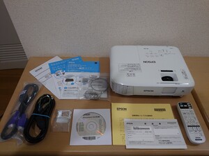 ☆美品☆EPSON☆照明下でも明るいプロジェクター EB-W05 3,300lm