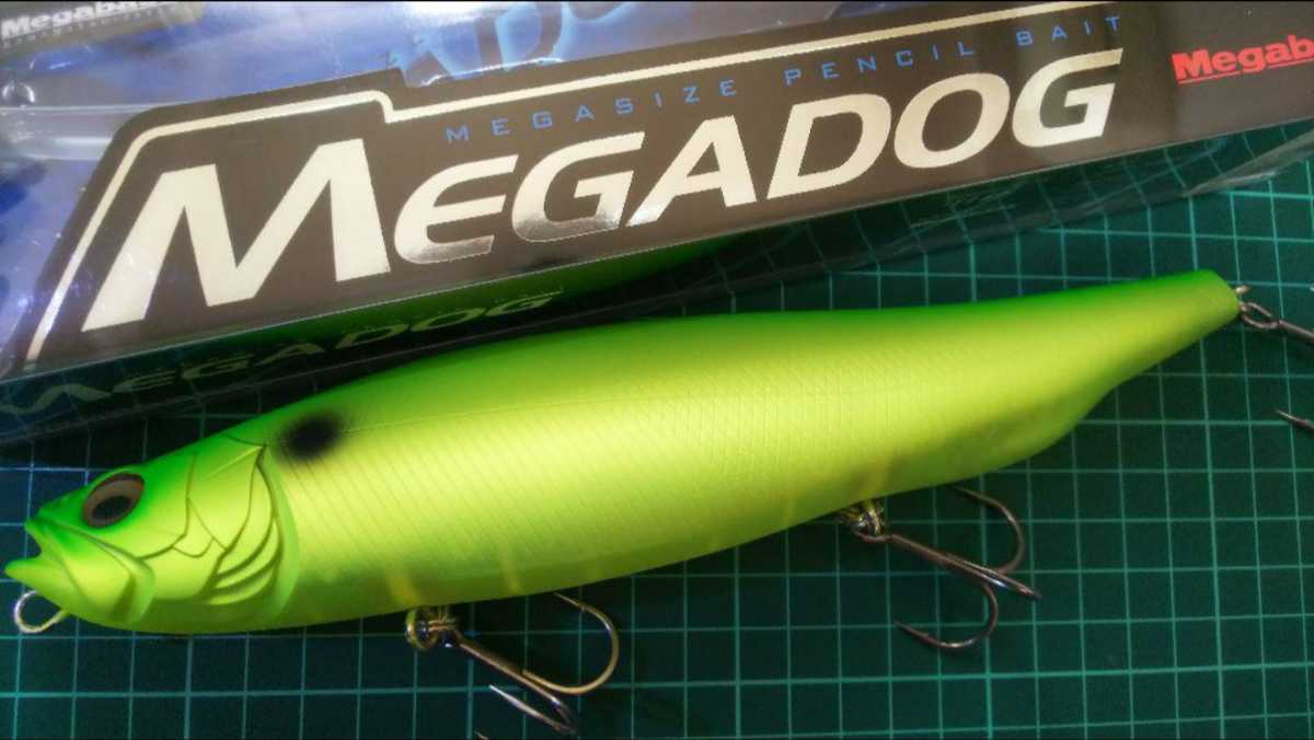 豪華で新しい メガバス メガドッグ220 ライムグリーンマットチャート