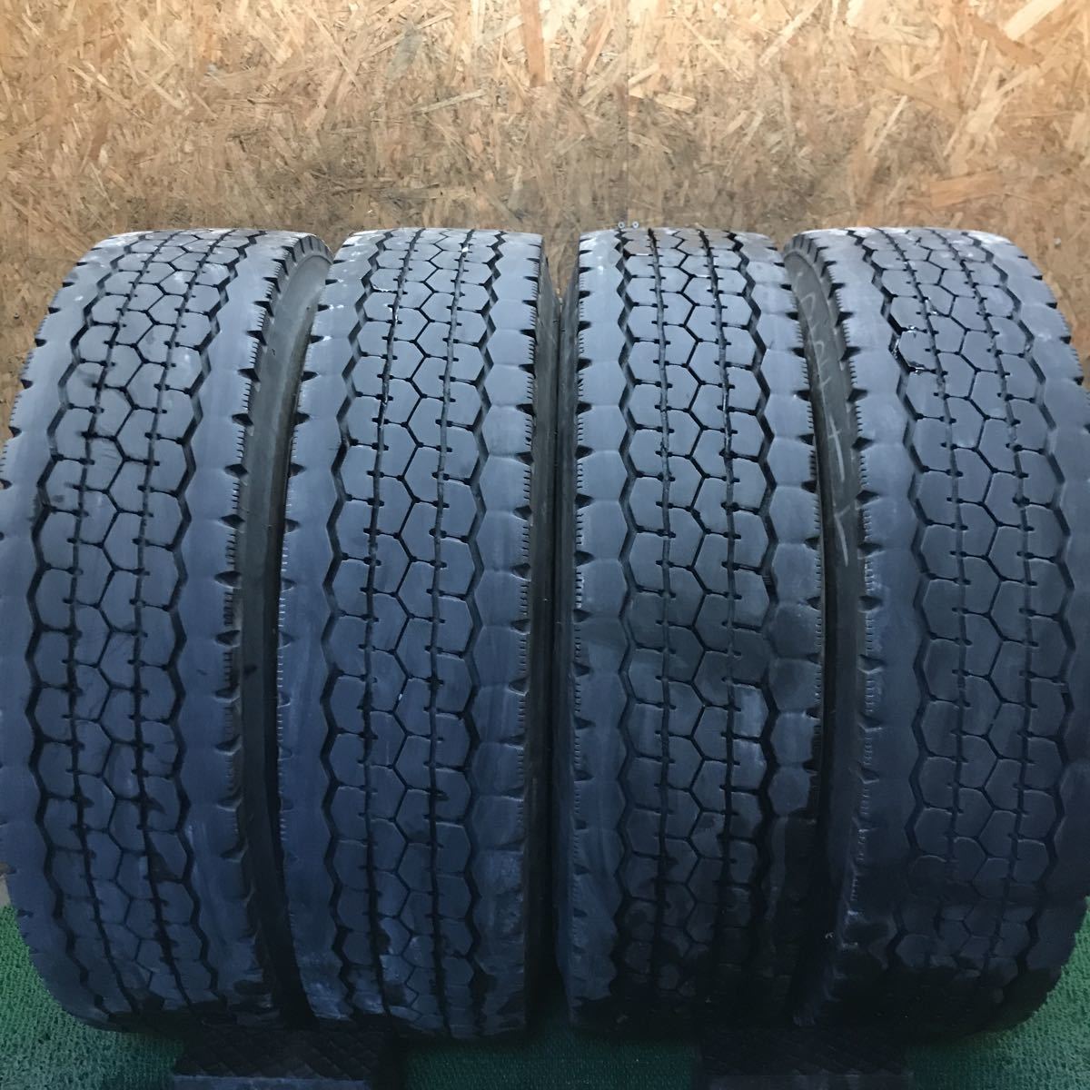225/90R17.5 ダンロップ 年式: 6本セット:24000円 gzerosolucoes.com.br