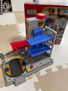 トミカ まちがうごくよ!立体駐車場 トミカ付き