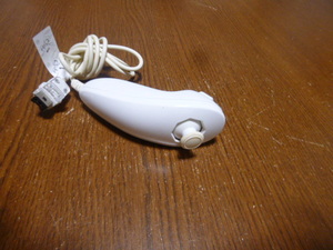 N031【即日配送 送料無料 動作確認済】Wii　ヌンチャク　白　ホワイト（クリーニング済）RVL-004