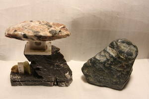加工石と自然石 2個