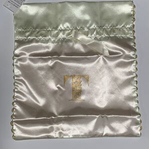 「T」イニシャル入 ゴージャスサテン小物入れ