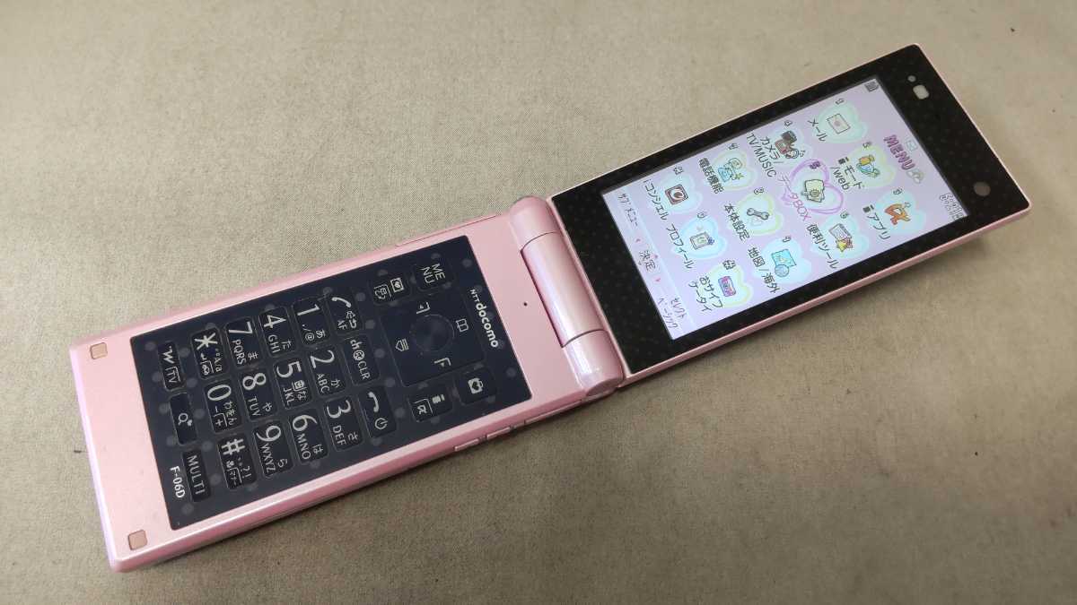 未使用 docomo 携帯 ガラケー F06D ハッピーピンク ドコモ