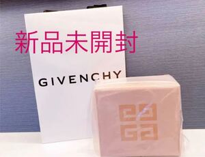 新品未開封 GIVENCHY ノベルティ2021コスメポーチ カラーはピンクです。