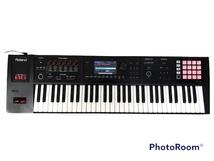 Roland FA06 シンセサイザー 61鍵 ケーブル ペダル付 ローランド 鍵盤 バンド ライブ サンプラー 16トラック シーケンサー 音楽制作 プロ_画像2