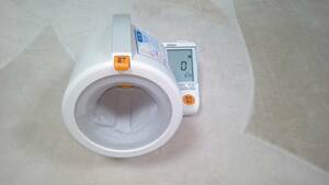 【送料無料】オムロンデジタル自動血圧計 OMRON HEM-1000 スポットアーム 説明書付 動作確認済 測定器 健康器具 （美品ですが中古です）
