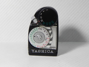 YASHICA out attaching light meter ( junk )