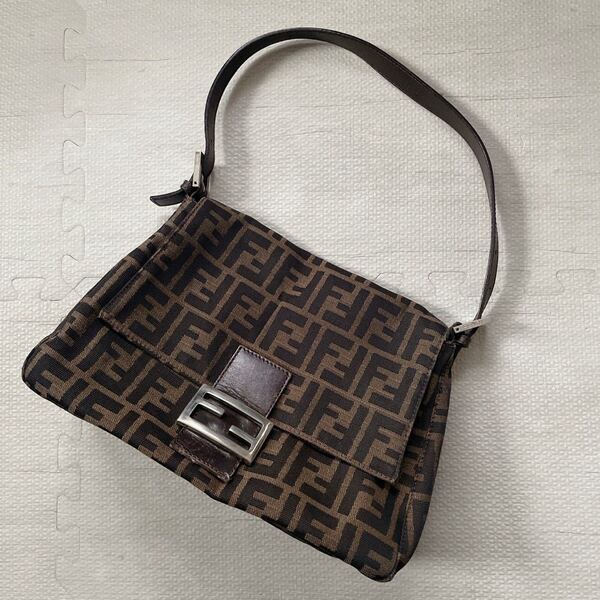 美品 正規品 本物 FENDI フェンディ ズッカ柄 マンマバケット ショルダーバッグ ズッカ 肩掛け トートバッグ