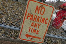 NO PARKING ロードサイン 駐車禁止 ストリートサイン アメリカ ヴィンテージ ガレージ インテリア USA USED（918） _画像3