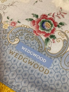 WEDGWOOD　ウェッジウッド　 ハンカチ サックス花柄