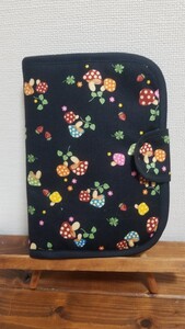 *ハンドメイド*きのこ柄 マルチケース 母子手帳 お薬手帳通帳カードケースキノコ財布