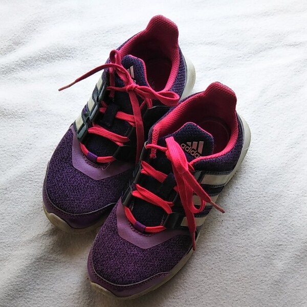 adidasスニーカー20cm