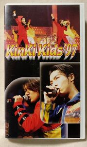 VHS KINKI KIDS ’97 2.11 横浜アリーナ 20000人が大熱狂★ローソン キンキキッズ★ビデオ [7003CDN