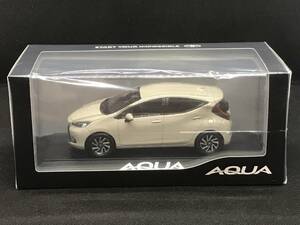 2021/7発売 新品 非売品 新型/最新型 トヨタ アクア_AQUA カラーサンプル 1/30ミニカー クリアケース付 クリアベージュメタリック 4Y3