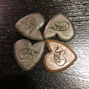 未使用品 レア Dragon's Heart Guitar Picks 4種set「Premium Dragon's Heart Combo 4 Pack」