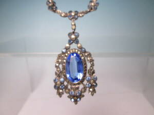 * antique jewelry * blue rhinestone &ma-ka site. pendant necklace 