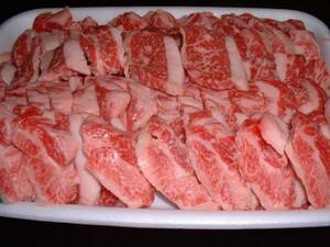 とろける旨さ. 兵庫県のブランド.淡路牛・ 淡路島で生産 バラ肉・カルビです。天然塩＋胡椒で極旨・大人の味。