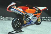 ミニチャンプス DUCATI 996 RS SUPERBIKE 2001・NEIL HODGSON 1/12 バイク_画像3