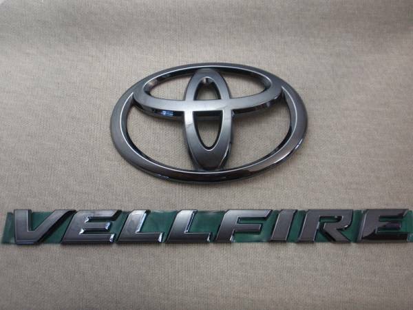 7トレジャー 【 トヨタ 20系 ヴェルファイア　TOYOTA 20系 VELLFIRE 】 プラチナ ブラック エンブレム　リア 2点セット