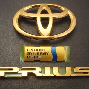 7トレジャー 【 トヨタ ZVW30系 プリウス TOYOTA ZVW30系 PRIUS 】 プレミアム ゴールド エンブレム リア 3点セット