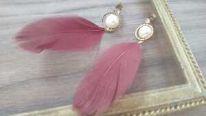 * dark red color feather ×pa- ruby z* earrings *