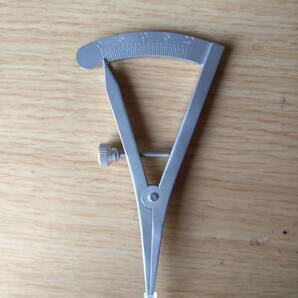 ディバイダー レザークラフト コンパス 革 工具 マーキング ネジ式 。