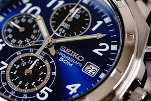 1円×3本セイコー逆輸入SEIKO欧州 50m防水 クロノグラフ 洗練された美しすぎるブルー&ブラック 新品未使用 本物 メンズ 1スタ 腕時計