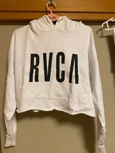 ルーカ　rvca パーカー　ショート丈　スウェット　トレーナー　レディース