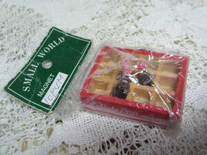 magnet magnet * unopened red tree boxed Cola 3ps.@[drink sodapon in bottles] small world miniature doll house Showa era 