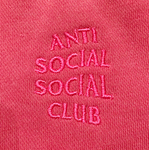 ◆ANTI SOCIAL SOCIAL CLUB 新品 ピグメントダイ ロゴ刺繍 プルオーバー パーカー PK-M FRAGMENT STUSSY_画像2