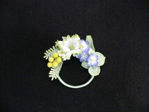 Handmade ◆ お花のリースブローチ ◆ ミモザ、フランネルフラワー、スミレ ◆ レース編み_画像8