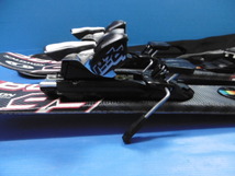 E26 SALOMON サロモン ミニスキー板　ブラック系 収納袋付き　スキー用品　スキーボード　ショートスキー_画像6