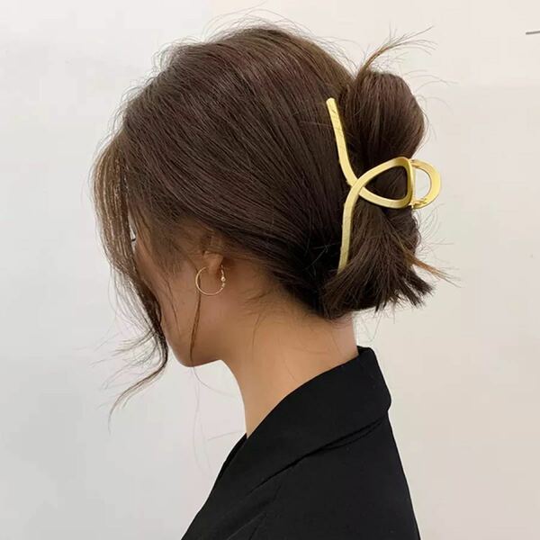 【新品】髪留め　バレッタ　ヘアクリップ　まとめ髪　ゴールド　韓国