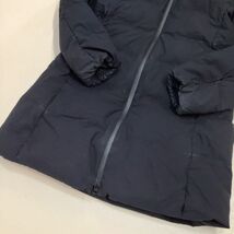 近年モデル UNIQLO ユニクロ シームレス ダウンコート ダウンジャケット レディース Mサイズ ブラック 黒 防寒 アウトドア_画像4