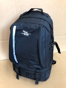新品未使用 男女兼用おしゃれ 上下2層式バックパック リュックサック ブラック