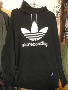 2201アディダスadidas skateboardingトレフォイル三つ葉デカロゴ スウェット フード パーカー スケーター スケボー ビッグBIGロゴ