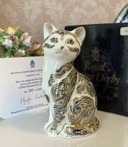 〈送料込〉〈限定3500個〉ロイヤルクラウンダービー キャット フィギュリン フィギュア ネコ Royal Crown Derby ペーパーウェイト 猫 置物