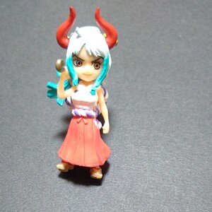 ONE PIECE フィギュア ヤマト (付属の立てるやつなし)(写真の現物一つのみ)(約6cm)