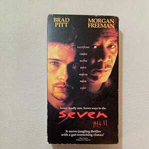 zaa-zvd18♪Se7en [VHS] Morgan Freeman (出演), Brad Pitt (出演)　英語版 [Import] ビデオ 127分