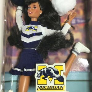 ΦΦ バービー人形 MICHIGAN UNIVERSITY Barbie チアガールの画像2