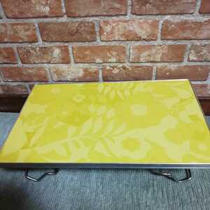 昭和レトロ　ポップ 折りたたみテーブル ローテーブル 花柄 黄色 イエローミニテーブル キュート インテリア ファンシー　