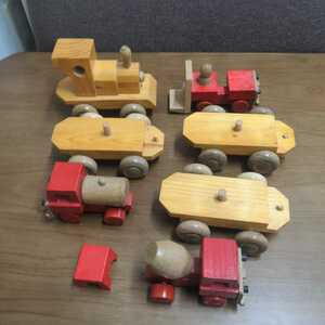 木のおもちゃ 知育玩具 木製玩具 木製 おもちゃ電車 汽車　積み木 赤　