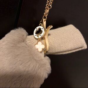 大切な手袋を無くさない◎今からの季節に大活躍◎【グローブホルダー☆チェーン付】☆マーブルホワイトクローバーで大人可愛さ↑up↑↑