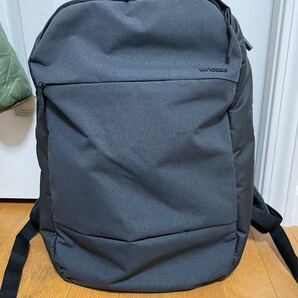 Incase リュック グレー