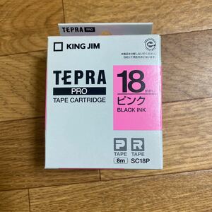 「テプラ」PROテープカートリッジ 18mm （パステル・ピンク・黒文字）