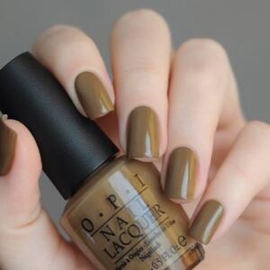 入手困難 OPI A-Taupe The Space Needle